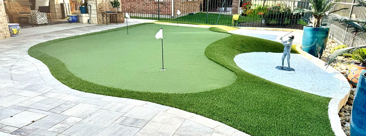 Backyard golf greens installed by SYNLawn